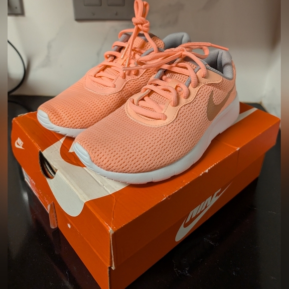 Nike Tanjun (GS)  Girl's Youth Sneakers Size 4.5Y NIB MSRP $60 - Picture 4 of 8